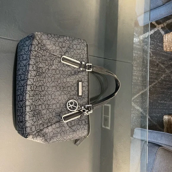 CLASSIC Calvin Klein purse. Authentic. Excellent Condition. SALE! - Picture 2 of 4